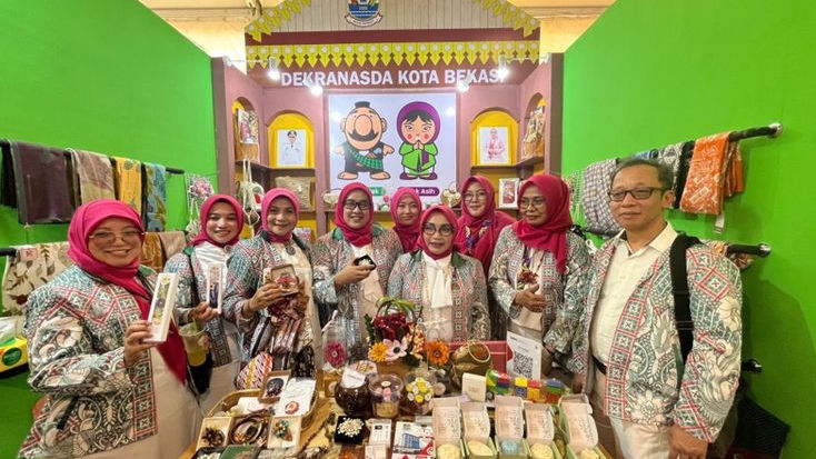 Wiwiek Hargono Hadiri HUT ke-45 Dekranas, Tampilkan Produk Unggulan Kota Bekasi di Balikpapan