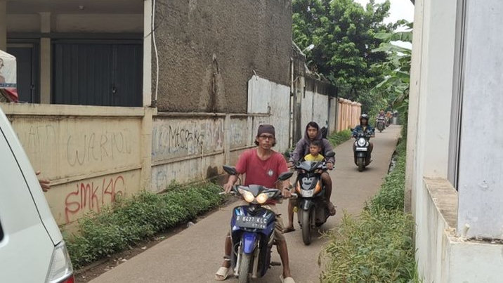 Akses Satu Arah Diterapkan di Jalan Asem Menuju Kantor Desa Ciledug untuk Atasi Kemacetan