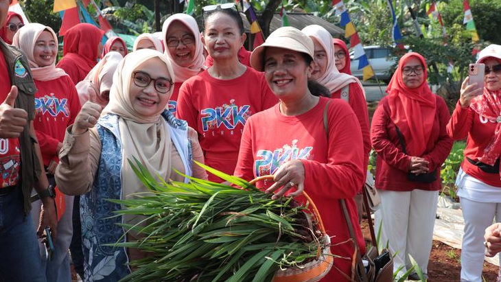 Urban Farming Bekasi Keren: Wiwiek Hargono Apresiasi Warga Jatirangga Ubah Lahan Jadi Produktif