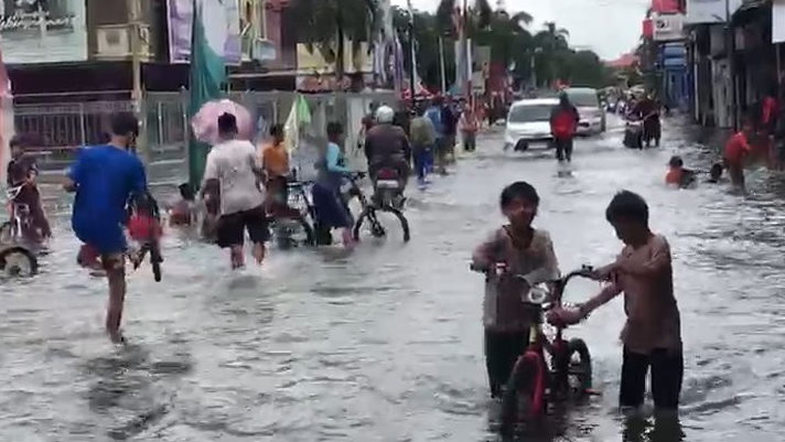 Hujan Seharian Bikin 14 Area di Kota Bekasi Banjir