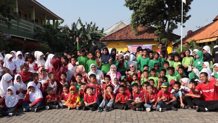 Hari Anak Nasional, Ketua TP PKK Kota Bekasi Semangati Siswa Saat Senam Ceria