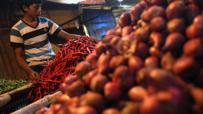 Harga Bahan Pokok Terkendali, Daya Beli Warga di Pasar Induk Cibitung Justru Melemah