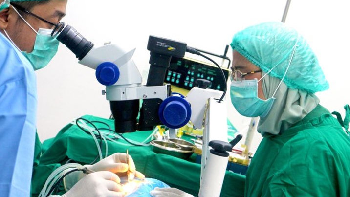 Operasi Katarak Gratis di Eka Hospital Bekasi Bantu 41 Pasien