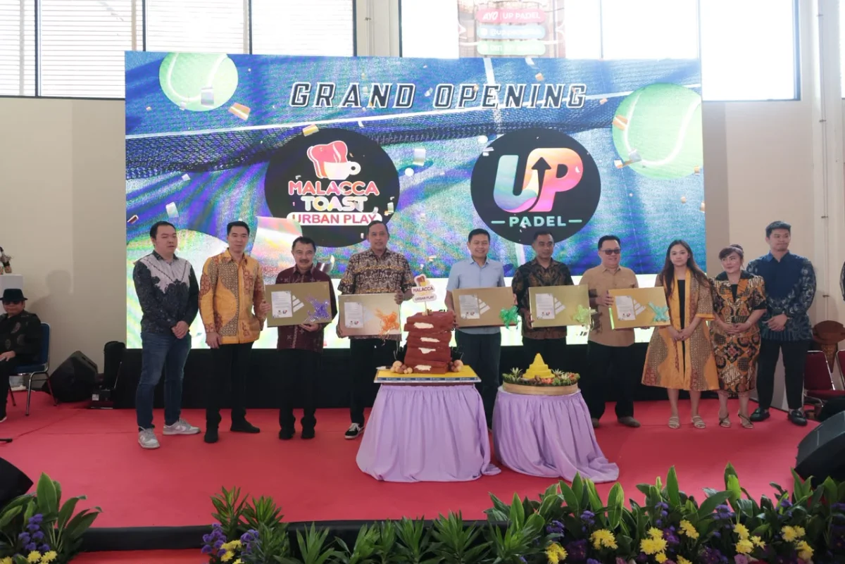 Kota Bekasi Peringkat 4 Investasi Jabar, Wali Kota Tri Adhianto dan Wawali Harris Resmikan UP Padel x Malaka Toast