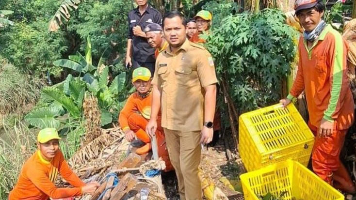 UPTD DLH Bekasi Bersihkan Kali Cijambe, Cegah Banjir dan Jaga Lingkungan