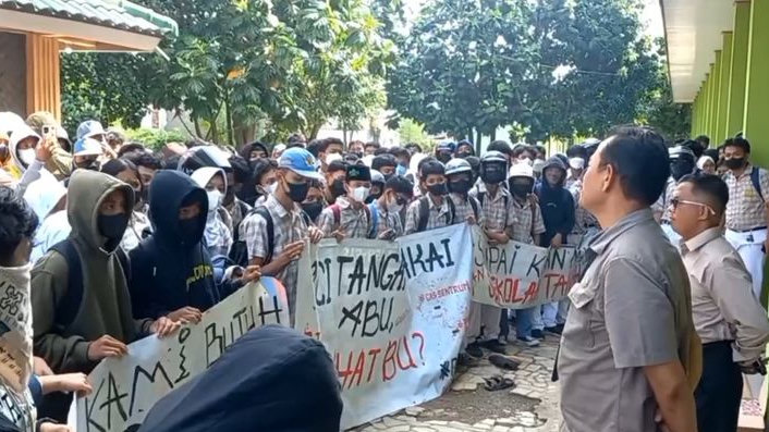 Siswa SMAN 9 Tambun Selatan Demo Dugaan Pungli Berkedok Sumbangan Sekolah