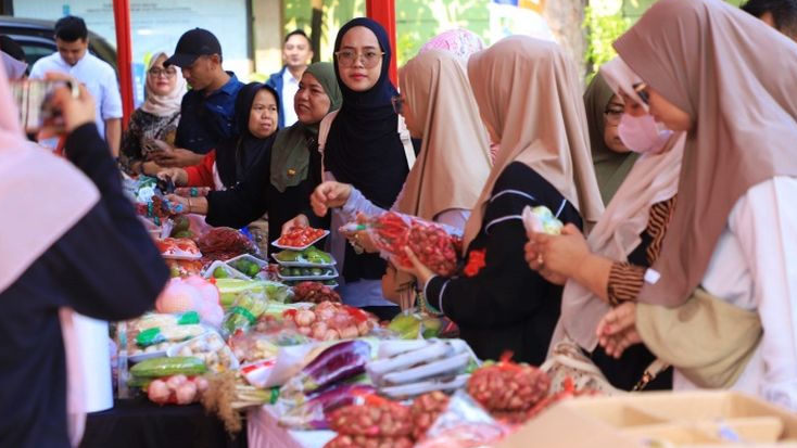 Gerakan Pangan Murah Diserbu Warga Cikiwul