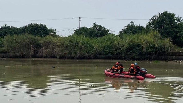 Tim SAR Masih Cari Keberadaan ABK Kapal Putra Mandala yang Tenggelam di Sungai Citarum