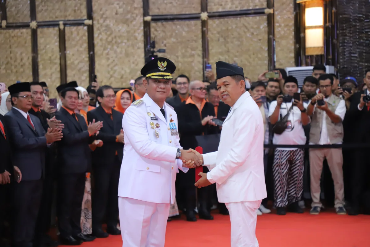 pelantikan bupati bekasi asep surya atmaja