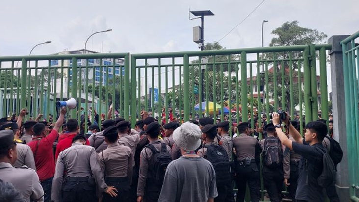 Mengapa Pendukung Persib Bisa Dapat Tiket Masuk ke Stadion Patriot?