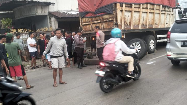 Pengendara Motor Tewas Usai Tabrak Truk di Cikarang Barat