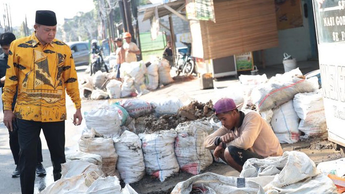 Warga Bekasi Diminta Laporkan Penggalian Jalan Ilegal