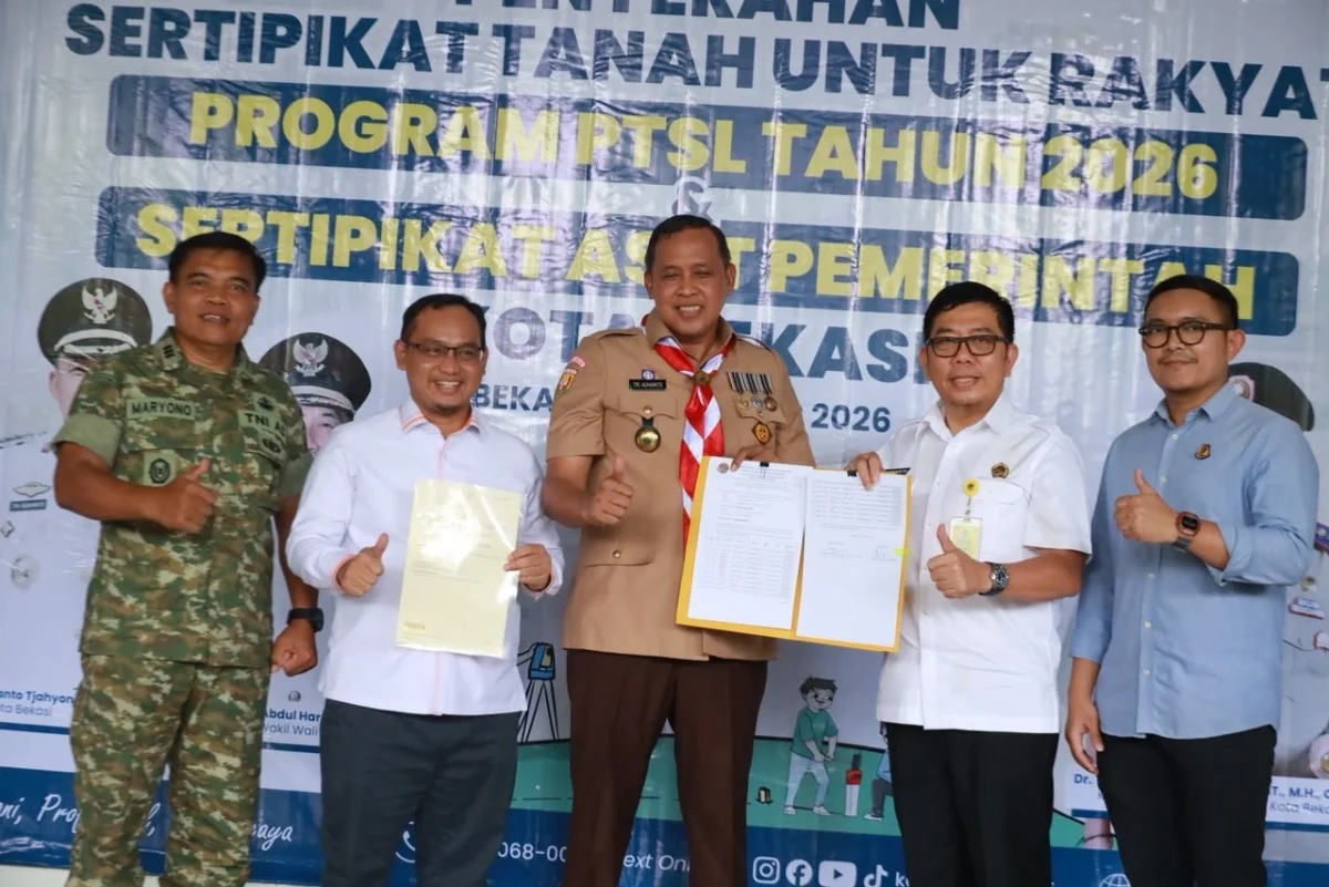 Jamin Kepastian Hukum Warga, Pemkot dan Kantah Kota Bekasi Bagikan 600 Sertifikat PTSL di Stadion Patriot