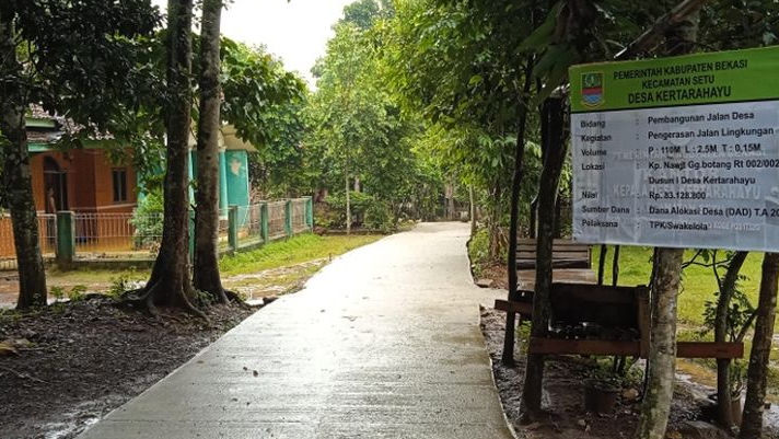 Perlancar Mobilitas Warga, Pemdes Kertarahayu Perbaiki Jalan Desa