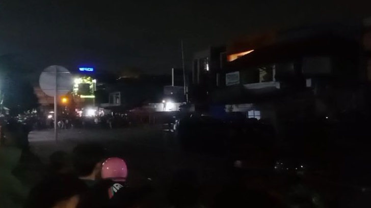 Ribuan Massa Aksi Yang Tak Dikenal Berusaha Menyerang Polsek Pondok Gede