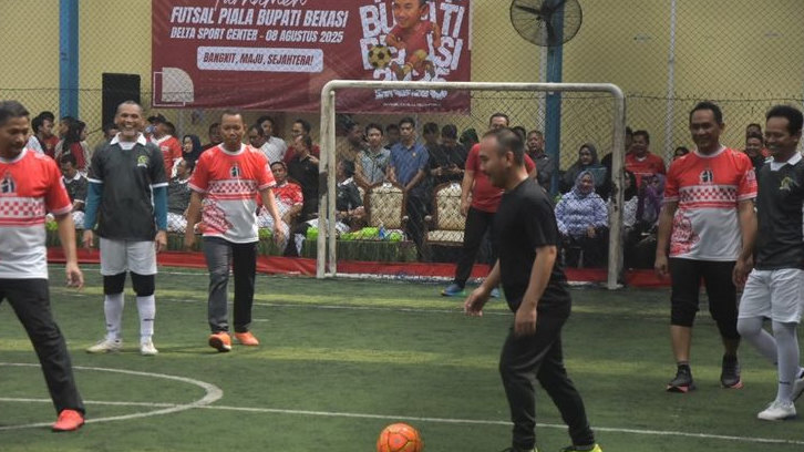 Tim Forkopimda Melawan DPRD Jadi Laga Pembuka Turnamen Futsal Piala Bupati Bekasi 2025