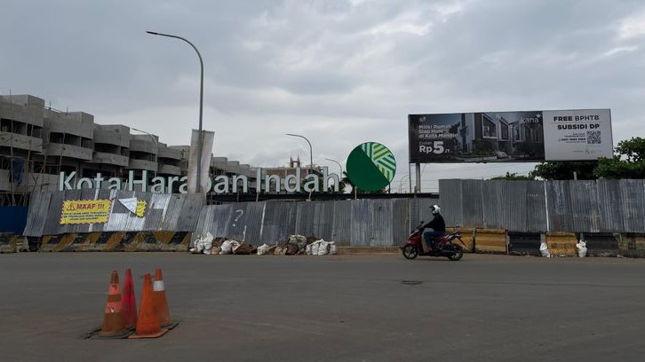 Warga Keluhkan Penutupan Akses Jalan Harapan Indah, Mobilitas dan Ekonomi Terganggu