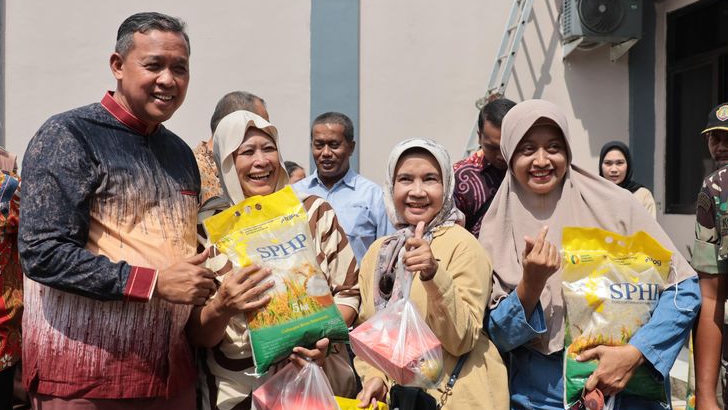 Tri Adhianto Buka Gerakan Pangan Murah di 12 Kecamatan Kota Bekasi