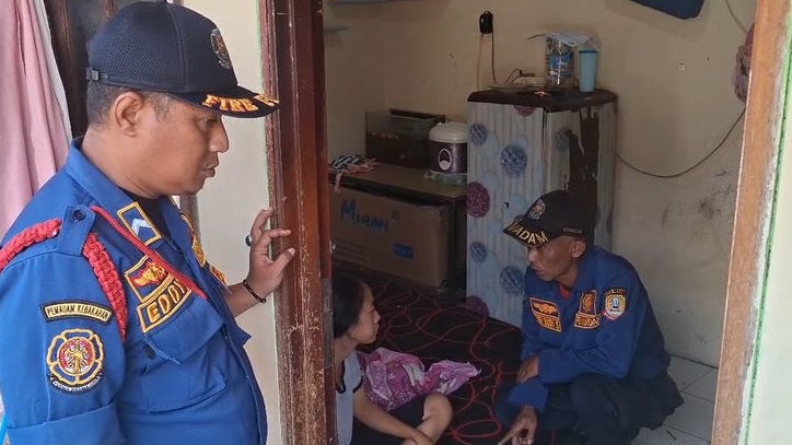 Pemkot Bekasi Beri Penghargaan Petugas Damkar yang Gagalkan Aksi Percobaan Bunuh Diri