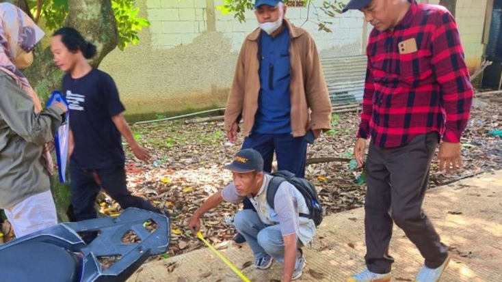 DLH Kota Bekasi Tinjau Fisik Bantuan Sosial Lingkungan di Kelurahan Sumur Batu