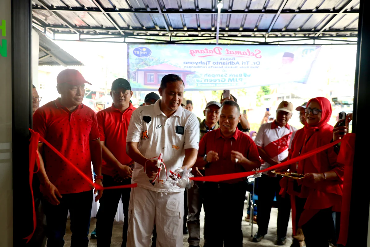 Resmikan Kantor Bank Sampah PJM Green Jatimurni, Wali Kota Tri Adhianto Dorong Budaya Memilah Sampah dari Rumah