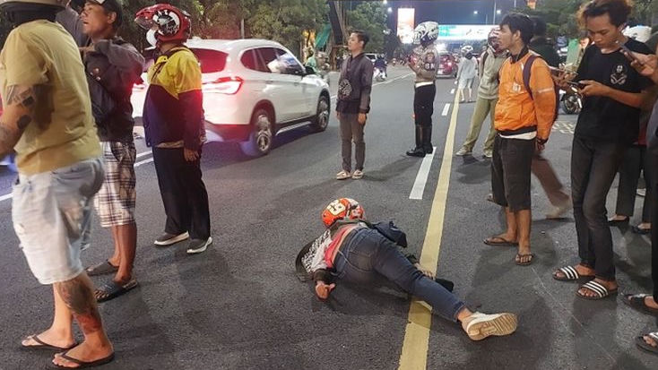 Pengendara Motor Ugal-Ugalan Sebabkan Kecelakaan di Jalan Ahmad Yani