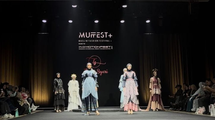Tachi Syari Wakili Bekasi di MUFFEST 2025 dengan Koleksi ‘Raya Nusantara'