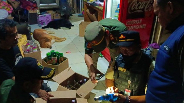 Pemkot Bekasi Sita 173 Botol Miras Tanpa Izin dalam Operasi Yustisi di Jatiasih