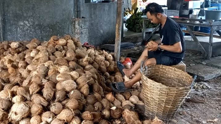 Harga Kelapa Parut di Kabupaten Bekasi Naik Dua Kali Lipat, Pasokan Langka