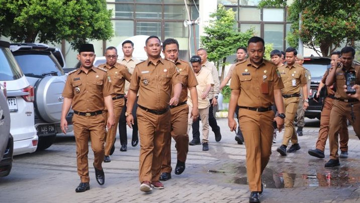 Ade Kuswara Tekankan ASN Layani Masyarakat dengan Ikhlas dan Tulus