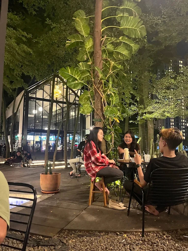Sensasi Nongkrong Gaul: Menikmati Suasana Ramai Malam Hari di Kopi Nako Summarecon Bekasi