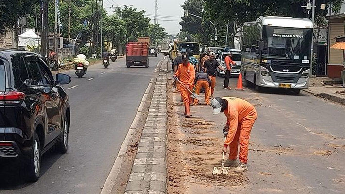 Jalan Siliwangi Penuh Ceceran Tanah, Bikin Bahaya Pengguna Jalan