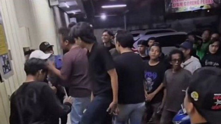 Warga Geger, Ada Pria Terkunci di Dalam Minimarket Jalan Cut Meutia