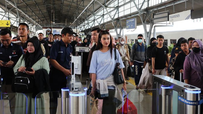 Lonjakan Penumpang Kereta Api Terjadi saat Libur Panjang dan Waisak