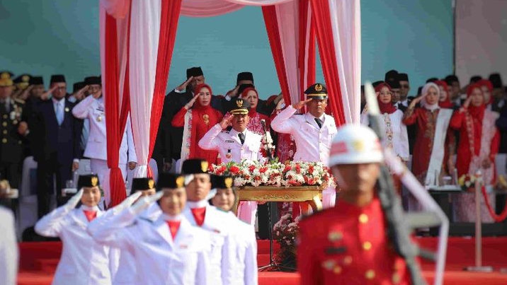 Jadi Inspektur Upacara HUT ke-80 RI, Bupati Bekasi Ajak Warga Bersatu dan Melangkah Maju