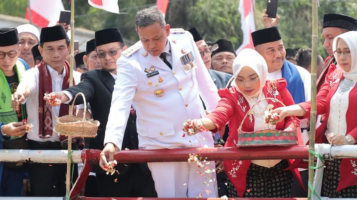 Tabur Bunga di Sasak Kapuk, Wali Kota Bekasi Kenang Perjuangan Pejuang Kemerdekaan