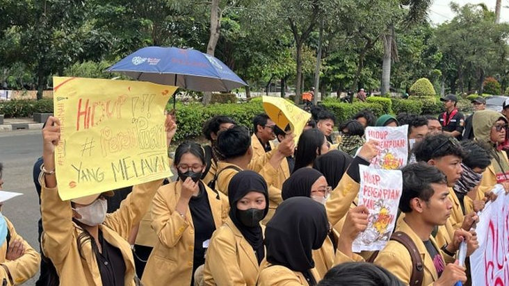 Mahasiswa Universitas Bhayangkara Bekasi Gelar Aksi Tolak UU TNI
