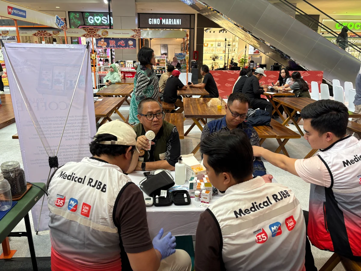 Pertamina Patra Niaga Regional JBB menghadirkan cek kesehatan gratis.