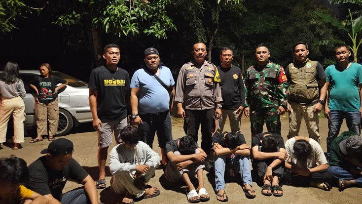8 Remaja Ditangkap karena Tawuran, Polisi Sita Senjata Tajam