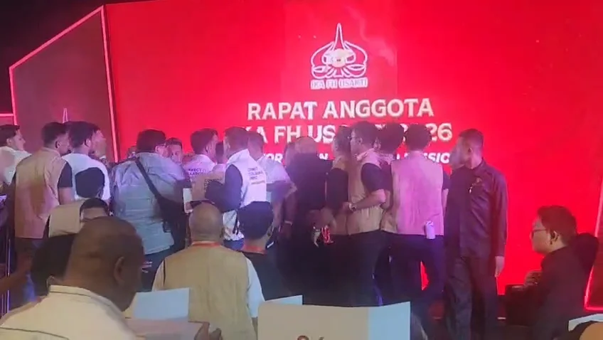 Potongan video kericuhan Rapat Umum Anggota (RUA) Ikatan Alumni Fakultas Hukum Universitas Trisakti (IKA FH Trisakti)