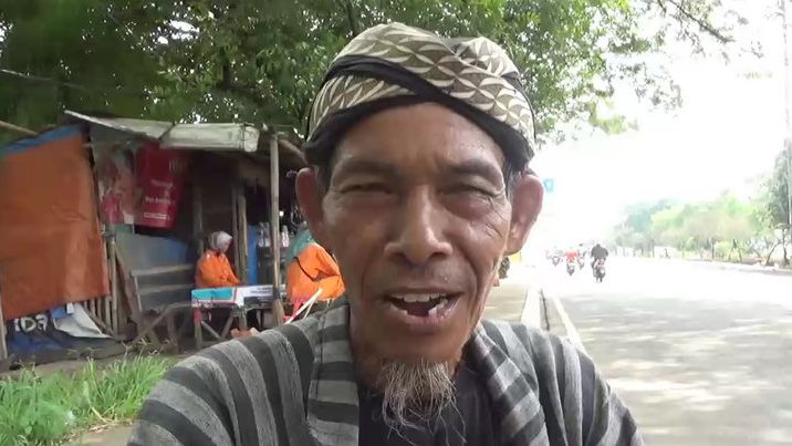 Pria 70 Tahun Kayuh Sepeda dari Gombong ke Jakarta untuk Cari Pekerjaan