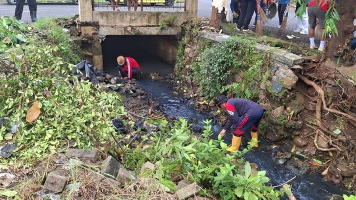 Kali Ini BTR 2 Jadi Sasaran Kerja Bakti Pemerintah Desa Burangkeng