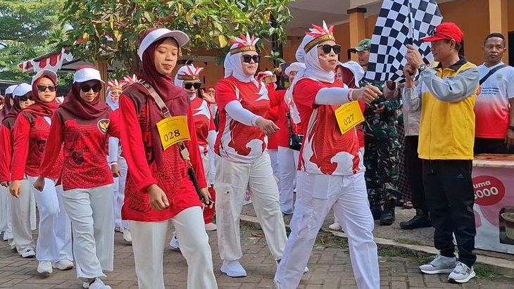 Gerak Jalan Sehat Warnai HUT ke-80 RI dan HUT ke-75 Kabupaten Bekasi di Cikarageman