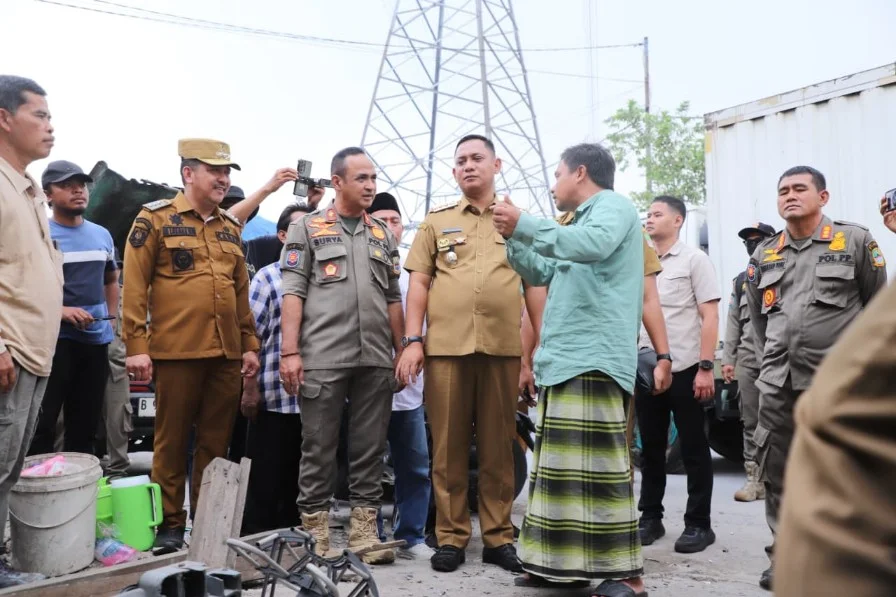 Bupati Bekasi tinjau penertiban bangli