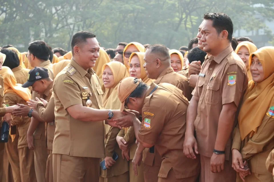 Bupati Bekasi pimpin apel pagi perdana