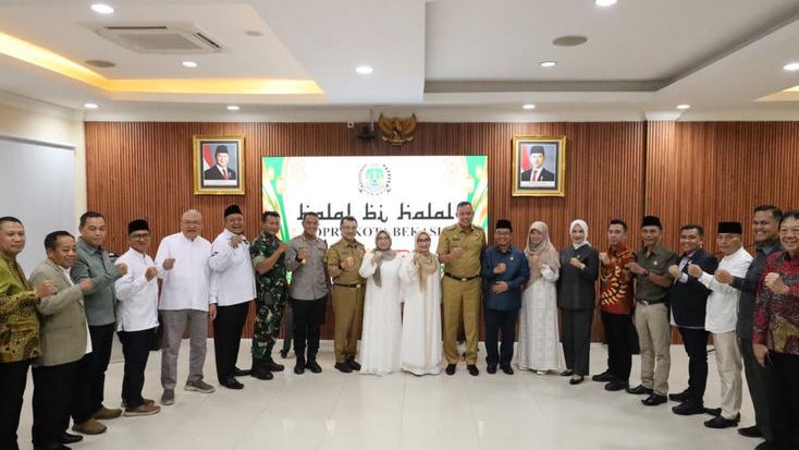 Hari Pertama Kerja Usai Libur Lebaran, Wali Kota dan Wakilnya Halal Bihalal di DPRD