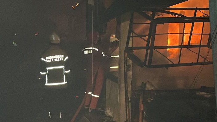 Ratusan Kios Pasar Pejuang Pratama Ludes Dilalap Api
