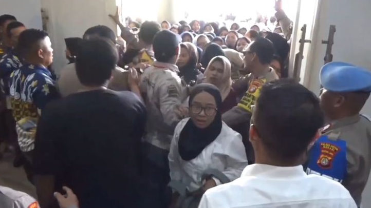 Job Fair Disnaker Kabupaten Bekasi Ricuh, Dihadiri 25 Ribu Pencari Kerja