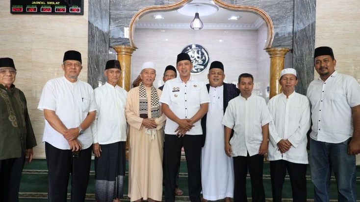 Jumat Keliling di Bekasi Utara, Wali Kota Tri Adhianto Tegaskan Komitmen Soal PSU, Kesehatan, dan Pendidikan