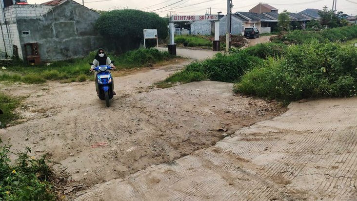 Jembatan Akses Perumahan Bakal Dibongkar, Warga Sriamur Diminta Lapor kepada Kementerian